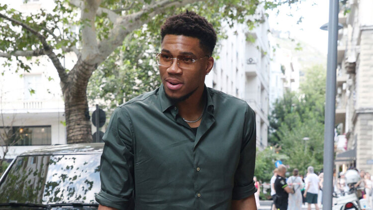 Νέες φωτιές στις φήμες για το μέλλον του Αντετοκούνμπο: Αγόρασε οκταώροφο κτήριο στη Νέα Υόρκη