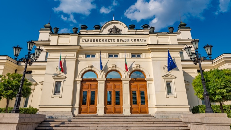 Βουλγαρία: Παραιτήθηκε η κυβέρνηση του πρωθυπουργού Ρόζεν Ζελιάζκοφ