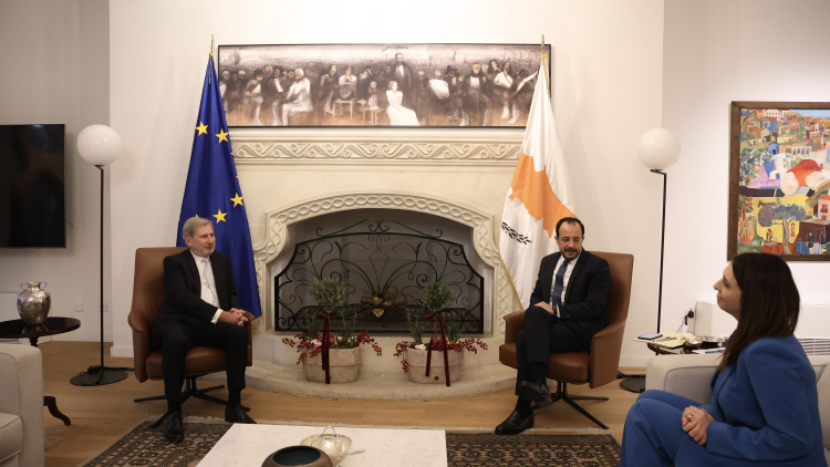 Χριστοδουλίδης σε Χαν: Χάσαμε 2,5 χρόνια, η ΕΕ μπορεί να ανοίξει τον δρόμο για λύση
