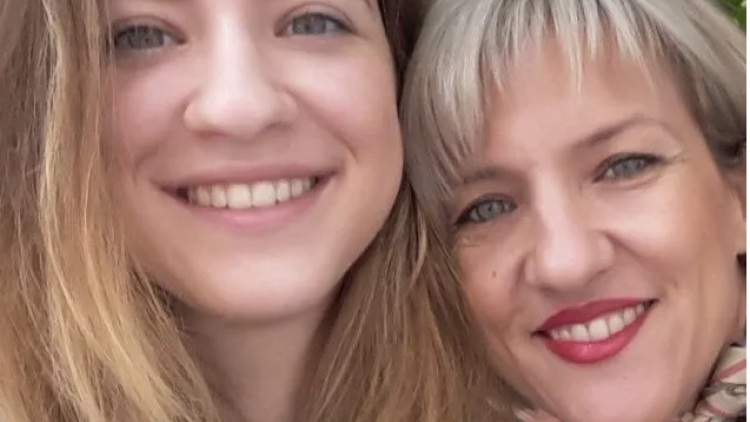 Όσα έλεγε η μητέρα της Γαρυφαλλιάς Ψαρράκου στο Marie Claire έναν χρόνο μετά τη δολοφονία της κόρης της