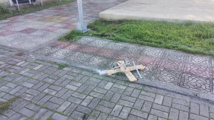 Έκλεψαν χριστουγεννιάτικα δέντρα από κεντρικά σημεία της Εύβοιας