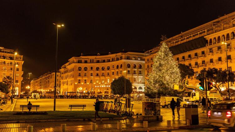 
Πού θέλουν να ταξιδέψουν οι Έλληνες τις γιορτές σε Ελλάδα και εξωτερικό -Τι δείχνουν οι φετινές προτιμήσεις