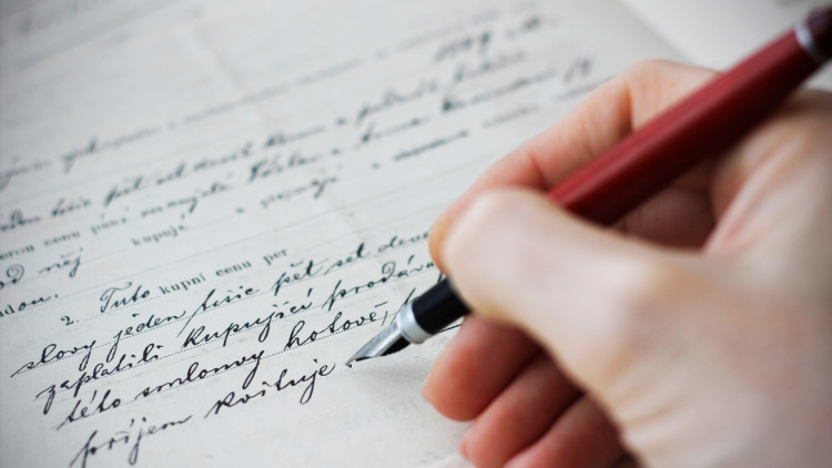 Τι σημαίνει όταν κάποιος αναμειγνύει μικρά και κεφαλαία γράμματα όταν γράφει