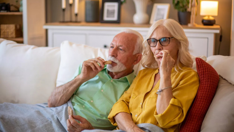 Πόσο επικίνδυνα είναι τα υπερ-επεξεργασμένα τρόφιμα για τις καρωτίδες των 70χρονων
