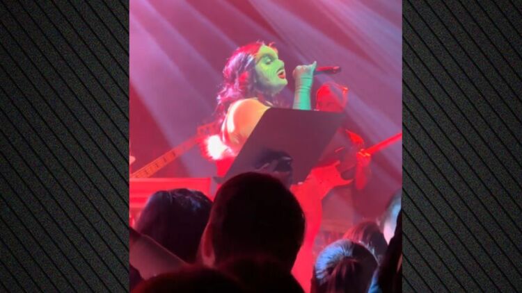 Η Χρυσηίδα Γκαγκούτη μεταμορφώθηκε σε Γκριντς σε συναυλία της