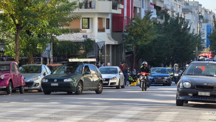 Αυτοκίνητο παρέσυρε και τραυμάτισε πεζό στο Παγκράτι