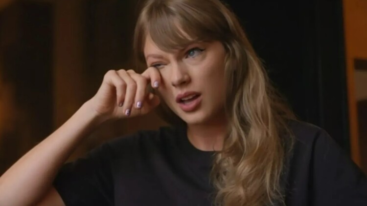 Ξέσπασε σε λυγμούς η Τέιλορ Σουίφτ μετά τη συνάντηση με τις οικογένειες των θυμάτων της επίθεσης στο Σάουθπορτ
