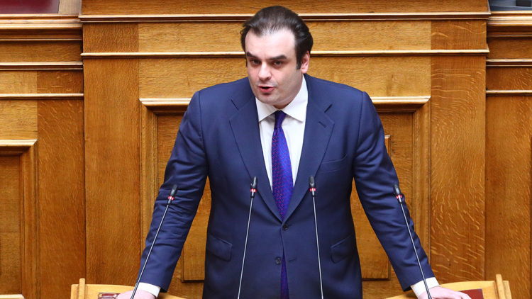 Στο βήμα της Βουλής ο Πιερρακάκης: Γυρίζω από τις Βρυξέλλες με μια τιμή και νίκη της Πατρίδας, δείτε live