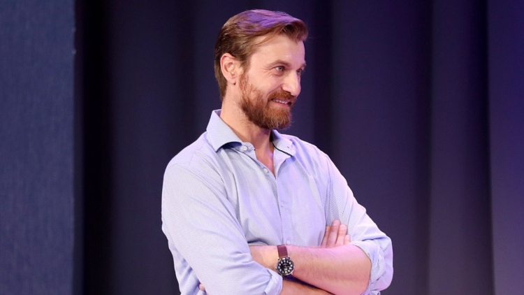 Σόλων Τσούνης για την επιστροφή της σειράς «Το Σόι σου»: Ανταγωνίζεσαι τον ίδιο σου τον εαυτό σου