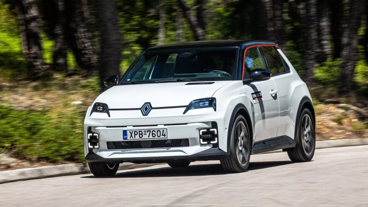 Δοκιμάζουμε το ηλεκτρικό Renault 5 - Πόσο κοστίζει στην Ελλάδα;
