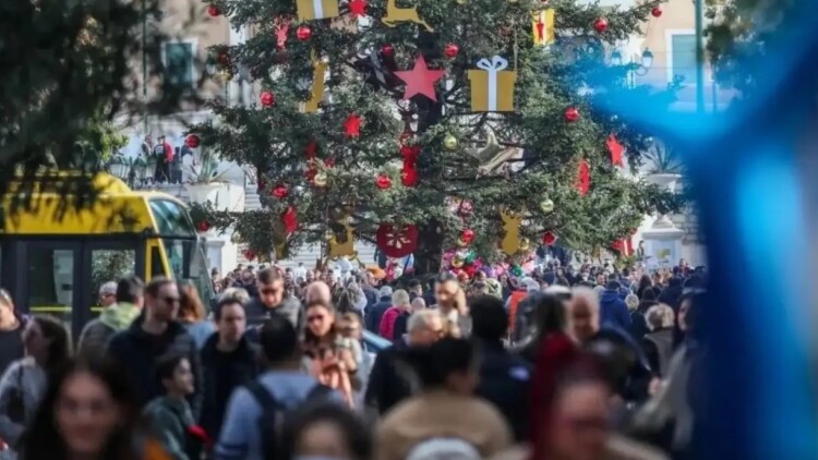 Ανοικτά τα καταστήματα σήμερα, σε ρυθμούς εορταστικού ωραρίου η αγορά