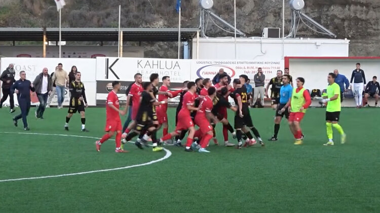 Επεισόδια σε αγώνα στην Κρήτη: Ο προπονητής του Εργοτέλης, Ηλίας Κώτσιος, κουτούλησε αντίπαλο παίκτη και αποβλήθηκε, δείτε βίντεο
