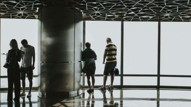 Mystery Trips: Η ταξιδιωτική τάση που αλλάζει τον σχεδιασμό των αποδράσεων