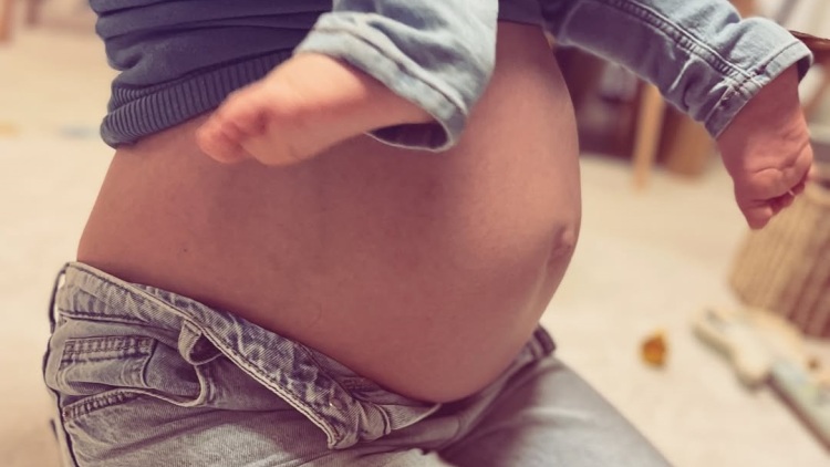 Αγοραστή Αρβανίτη: Ο τρόπος έκπληξη που αποκάλυψε την εγκυμοσύνη της στον σύζυγό της για δεύτερη φορά