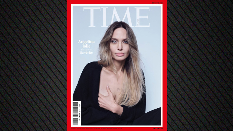 Δώδεκα χρόνια μετά τη μαστεκτομή, η Αντζελίνα Τζολί ποζάρει στο γαλλικό ΤΙΜΕ και αποκαλύπτει για πρώτη φορά την ουλή της