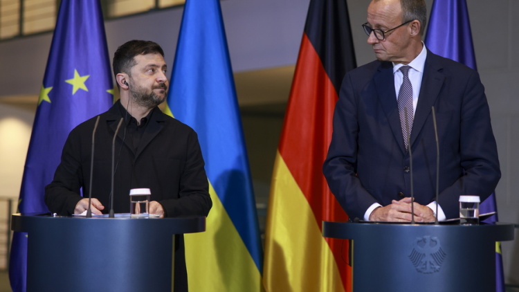 Μερτς και Ζελένσκι βλέπουν πρόοδο στο Ουκρανικό: «Επώδυνες» οι συνομιλίες για το εδαφικό
