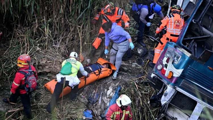 Τραγωδία στην Κολομβία: Λεωφορείο που μετέφερε μαθητές λυκείου έπεσε σε χαράδρα, τουλάχιστον 17 νεκροί