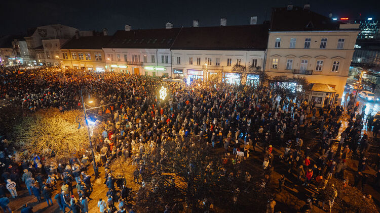 Η Επανάσταση της Κιμωλίας: Στη Σλοβακία ενας μαθητής ξεκίνησε -άθελά του- ένα αντικυβερνητικό κίνημα
