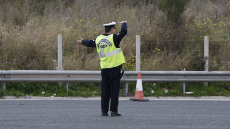 Φωτιά σε φορτηγό στα διόδια Αφιδνών, διακοπή κυκλοφορίας στο ρεύμα προς Αθήνα