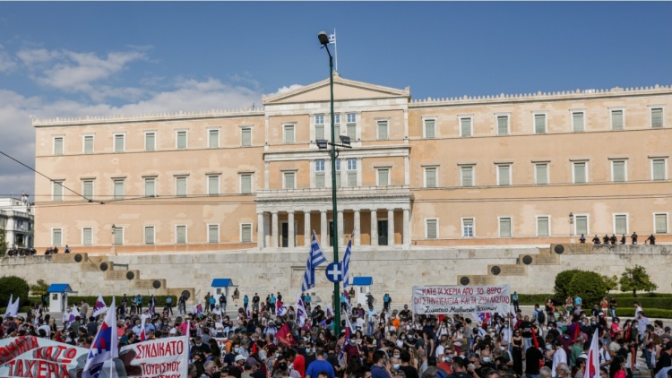 Απεργία ΑΔΕΔΥ σήμερα με αιχμή τον προϋπολογισμό: Συμμετέχουν ΠΟΕ-ΟΤΑ και εκπαιδευτικοί, τι θα ισχύσει με τα ΜΜΕ 