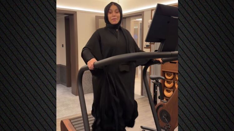 Η Cardi B έκανε γυμναστική φορώντας χιτζάμπ και αμπάγια, δείτε βίντεο