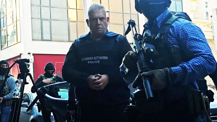 Πήρε προθεσμία για την Πέμπτη ο «Έλληνας Εσκομπάρ», πάνω από πέντε ώρες έμεινε στην Εισαγγελία Πειραιά