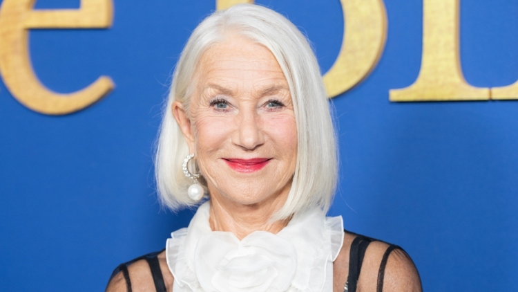 Η 80χρονη Έλεν Μίρεν μίλησε για την απόφασή της να μη βάφει τα μαλλιά της: Δεν είναι θέμα γενναιότητας
