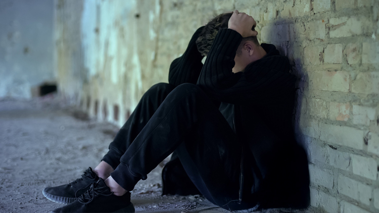Θεσσαλονίκη: Ανήλικος επιτέθηκε και χτύπησε στο πρόσωπο συνομήλικό του ενώ έπαιζαν μπάσκετ
