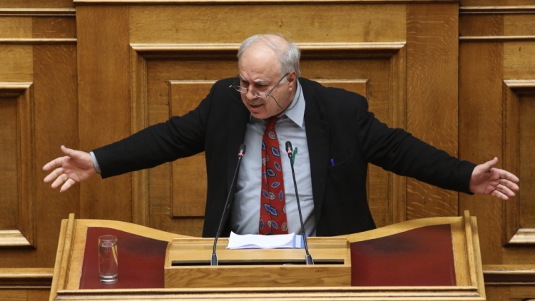 «Ο Δουδωνής έρχεται αλεξιπτωτιστής γιατί τον θέλει ο πρόεδρος» λέει ο Παρασκευαΐδης και προκαλεί νέο πονοκέφαλο στο ΠΑΣΟΚ