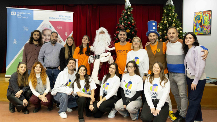 Το Πλαίσιο και το KIDOT μοίρασαν έμπνευση, χαμόγελα και χριστουγεννιάτικες εκπλήξεις σε δομές της Θεσσαλονίκης