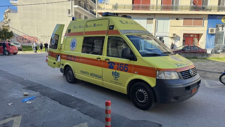 Αγρίνιο: Τραυματίστηκε οδηγός μηχανής delivery μετά από σύγκρουση με αυτοκίνητο