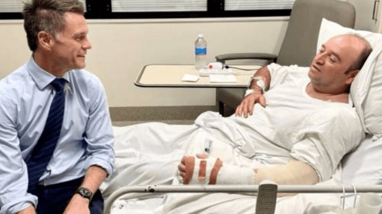 Επίθεση στο Σίδνεϊ: Ο 43χρονος «ήρωας» της παραλίας Μπόνταϊ κινδυνεύει να χάσει το αριστερό του χέρι 