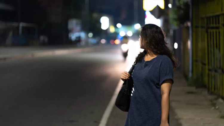 Φοβάστε όταν επιστρέφετε μόνοι στο σπίτι; Έξυπνη εφαρμογή βρίσκει την πιο ασφαλή διαδρομή
