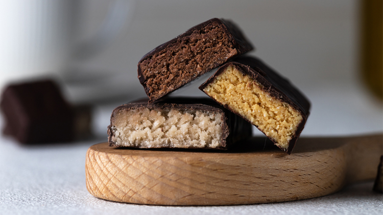 Γιατί ξαφνικά τα ράφια των σούπερ μάρκετ γέμισαν με προϊόντα με έξτρα πρωτεΐνη;