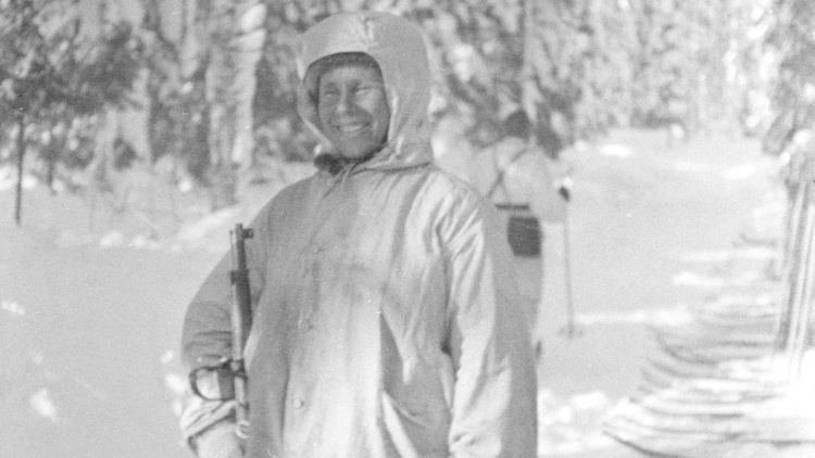 Σαν σήμερα γεννήθηκε ο «Λευκός Θάνατος»: Ο θρυλικός ελεύθερος σκοπευτής Σίμο Χέιχε 
