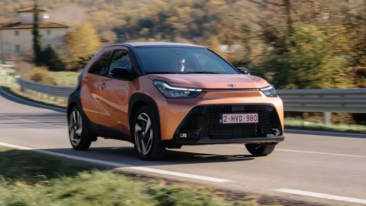 Οδηγούμε το νέο Toyota Aygo X Hybrid στην Ιταλία