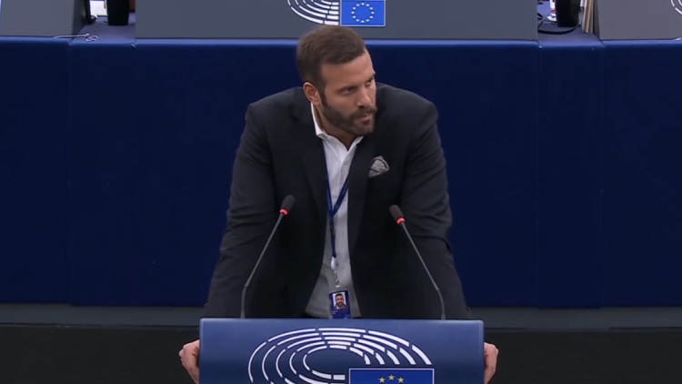 Με ανάρτηση παρουσιάστηκε ο Παππάς και συνεχίζει να προκαλεί: Αντέδρασα λάθος, δεν θα αναλύσω σε ποια κατάσταση ήταν ο δημοσιογράφος