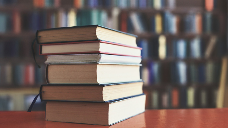 Μεταφραστές καταγγέλλουν ότι οι εκδόσεις Άρλεκιν θα τους αντικαταστήσουν με εργαλεία τεχνητής νοημοσύνης