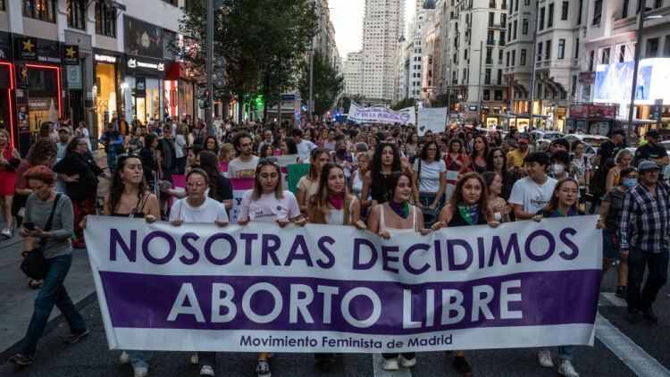 Ευρωκοινοβούλιο: Ενέκρινε σχέδιο για τη βελτίωση της προσβασιμότητας στις αμβλώσεις
