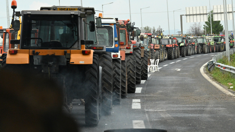 Την τελική απόφαση των μπλόκων περιμένει η κυβέρνηση: Αναπροσαρμογή στάσης σε περίπτωση οριστικής άρνησης διαλόγου