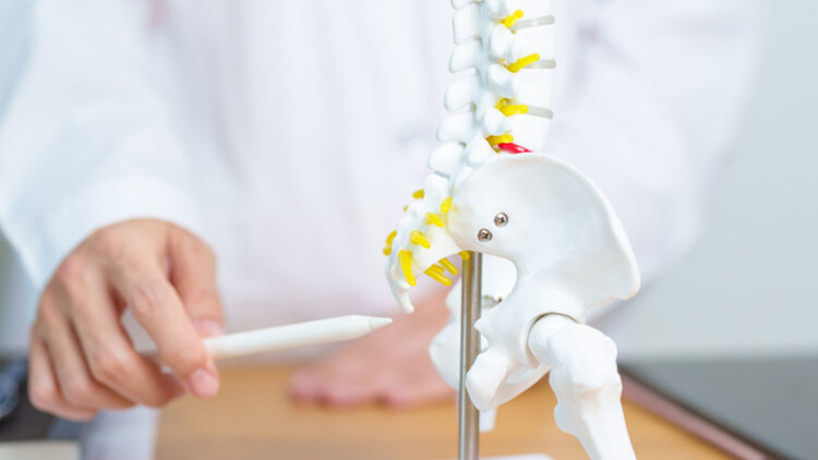 Kύστη κόκκυγoς: Αίτια, συμπτώματα και θεραπεία