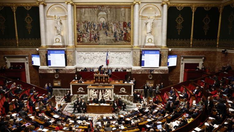 Πολιτικό θρίλερ στη Γαλλία αν η κυβέρνηση Λεκορνί θα περάσει τον προϋπολογισμό πριν από το τέλος του έτους