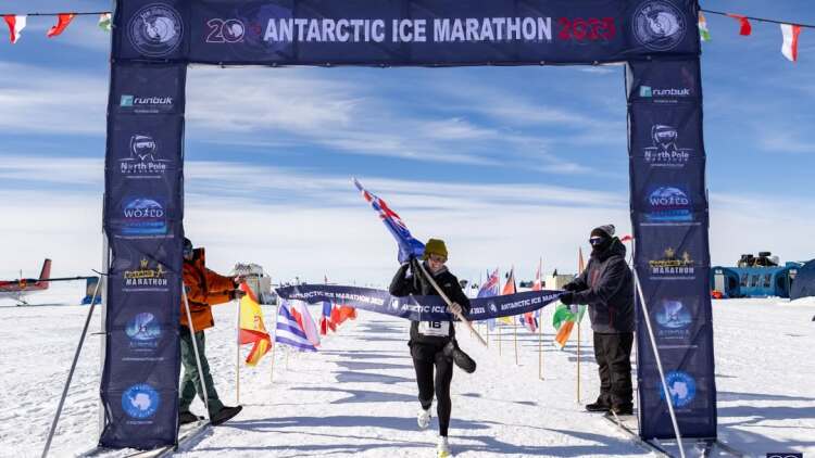 Για πρώτη φορά γυναίκα νικήτρια στον Μαραθώνιο της Ανταρκτικής (βίντεο)
