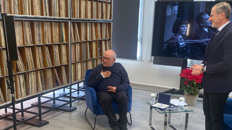 Γιώργος Παπαστεφάνου: Το τρανζίστορ, οι δίσκοι, τα βιβλία και η μεγάλη δωρεά στην ΕΡΤ
