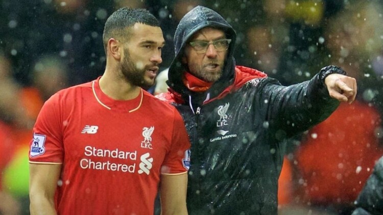 Έπαιξε σε 17 ομάδες σε 16 χρόνια καριέρας και αποσύρθηκε ο Κόκερ