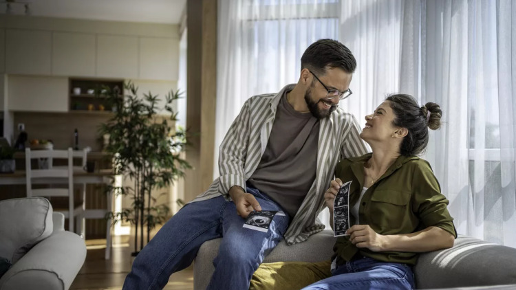 Ποια συμπληρώματα διατροφής ενισχύουν τη γονιμότητα; Ο ειδικός στην υποβοηθούμενη αναπαραγωγή απαντά
