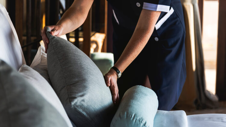 Τι αλλάζει στην καθαριότητα των ξενοδοχείων με την είσοδο της τεχνητής νοημοσύνης