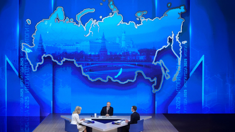 Αμετακίνητος ο Πούτιν στο εδαφικό για την Ουκρανία: Το ξεκάθαρο μήνυμά του με τον χάρτη που παρουσιάστηκε στη συνέντευξή του