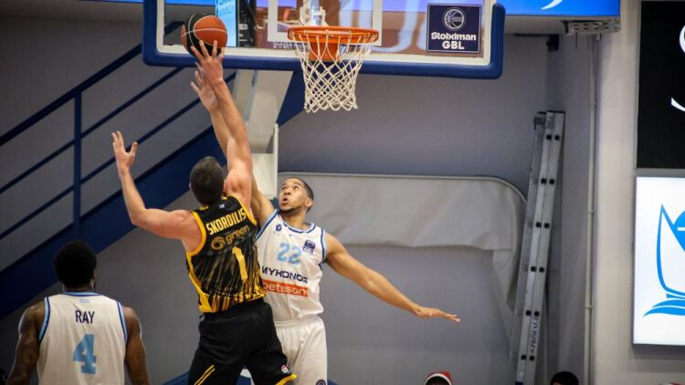 Η ΑΕΚ πήρε το θρίλερ στη Μύκονο επικρατώντας με 77-76, δείτε βίντεο