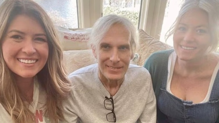 Οι κόρες του Μάικλ Μπόλτον μίλησαν για τη μάχη του με καρκίνο στον εγκέφαλο: «Είναι σε πολύ καλή κατάσταση και με εξαιρετικό ηθικό»